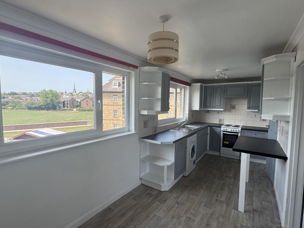 Lot: 168 - TWO-BEDROOM FLAT WITH GARAGE CLOSE TO THE SEAFRONT - Fitted kitchen with wood effect floor